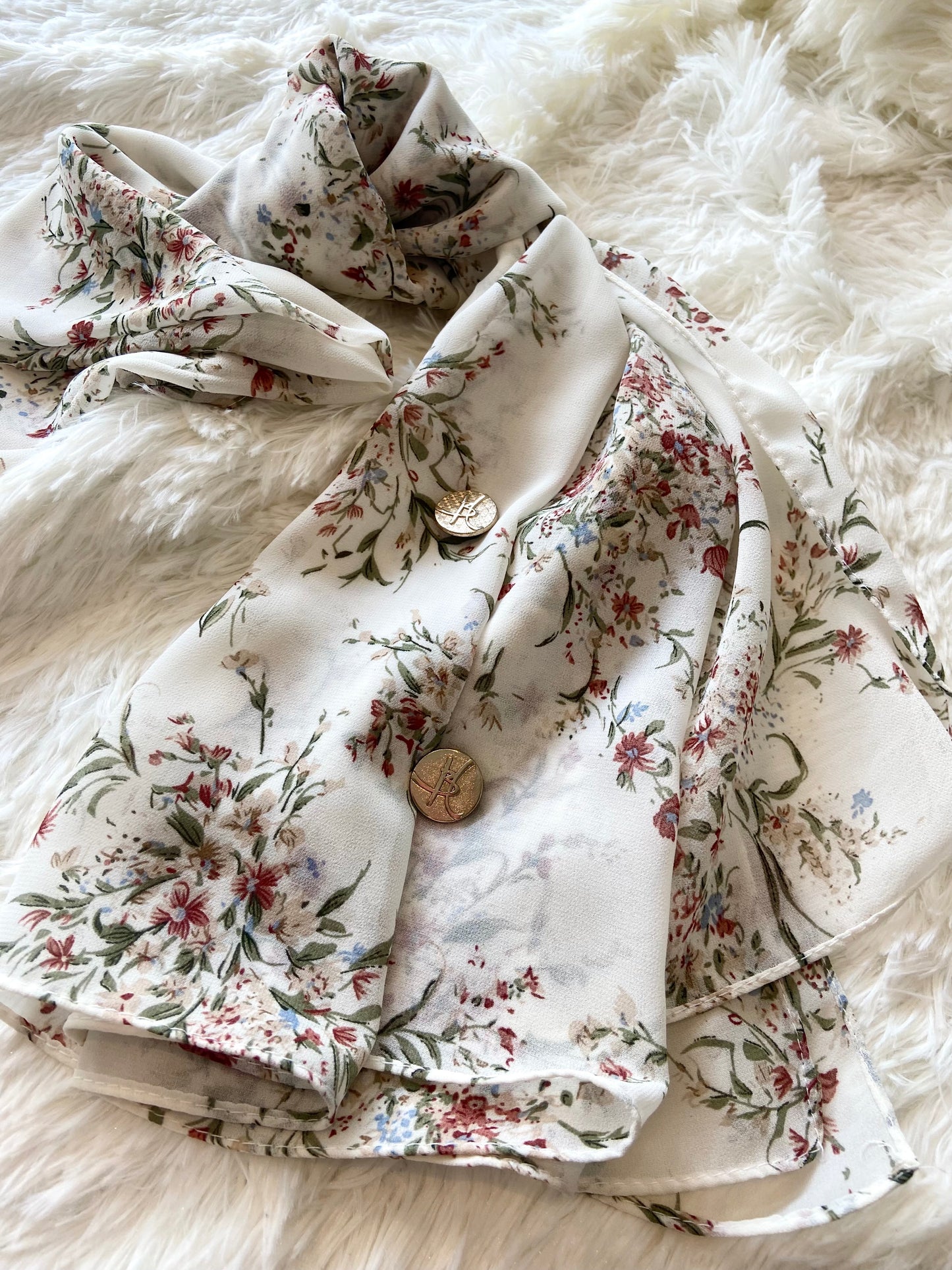 Instant Shawl Lily - Antique White