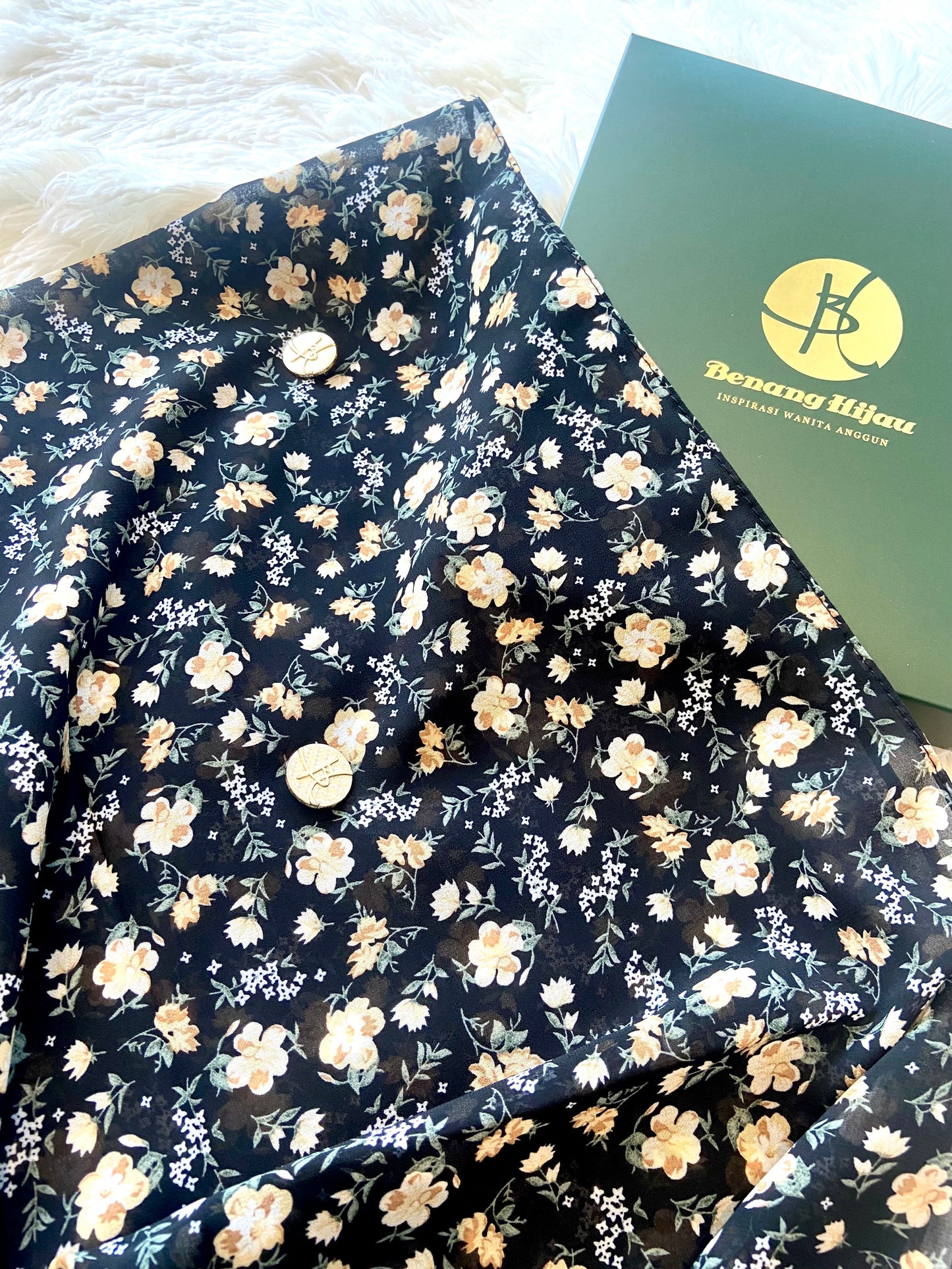 Instant Shawl Lily - 16 Honey Gold