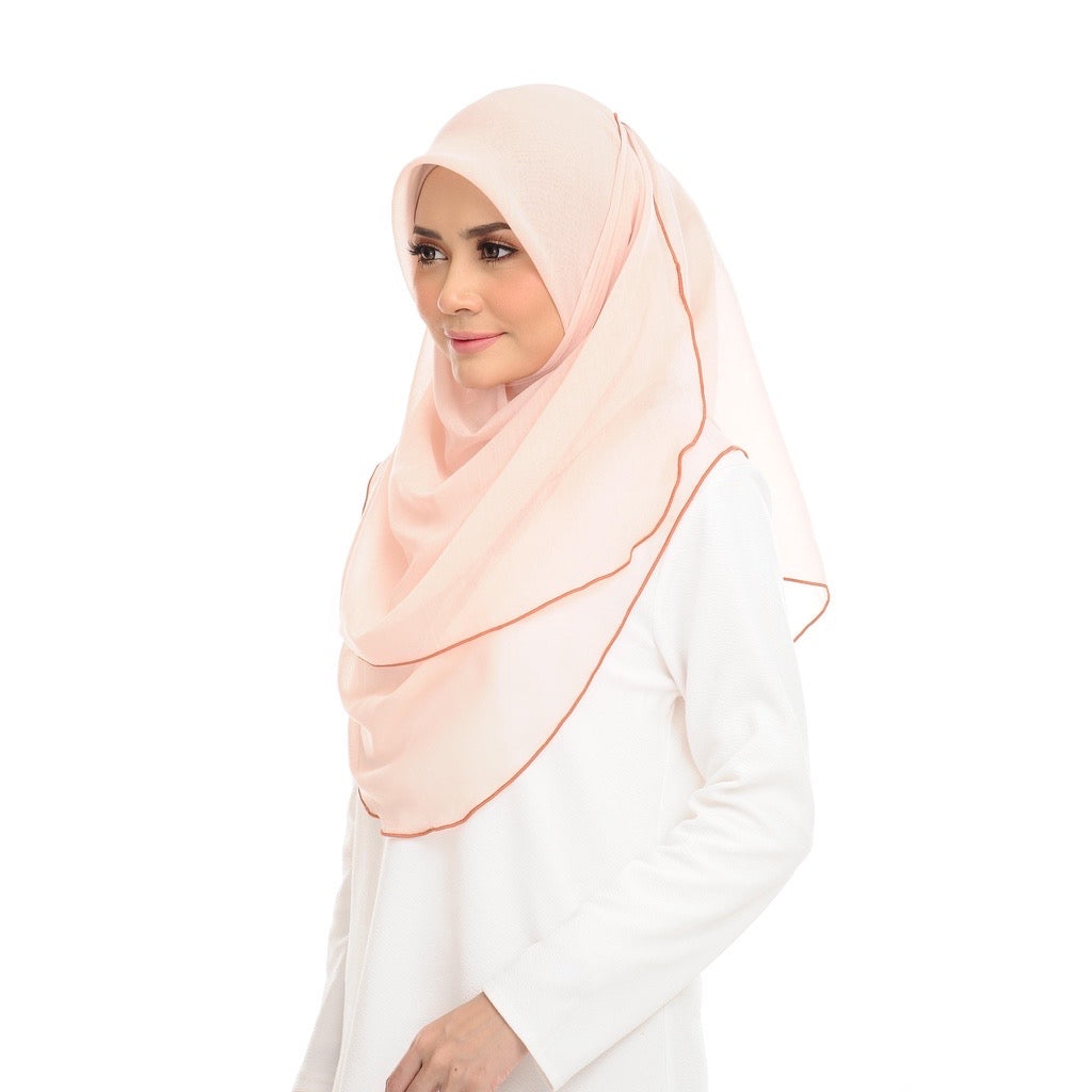 Tudung Bawal Maira Ruffle - Novelle Peach