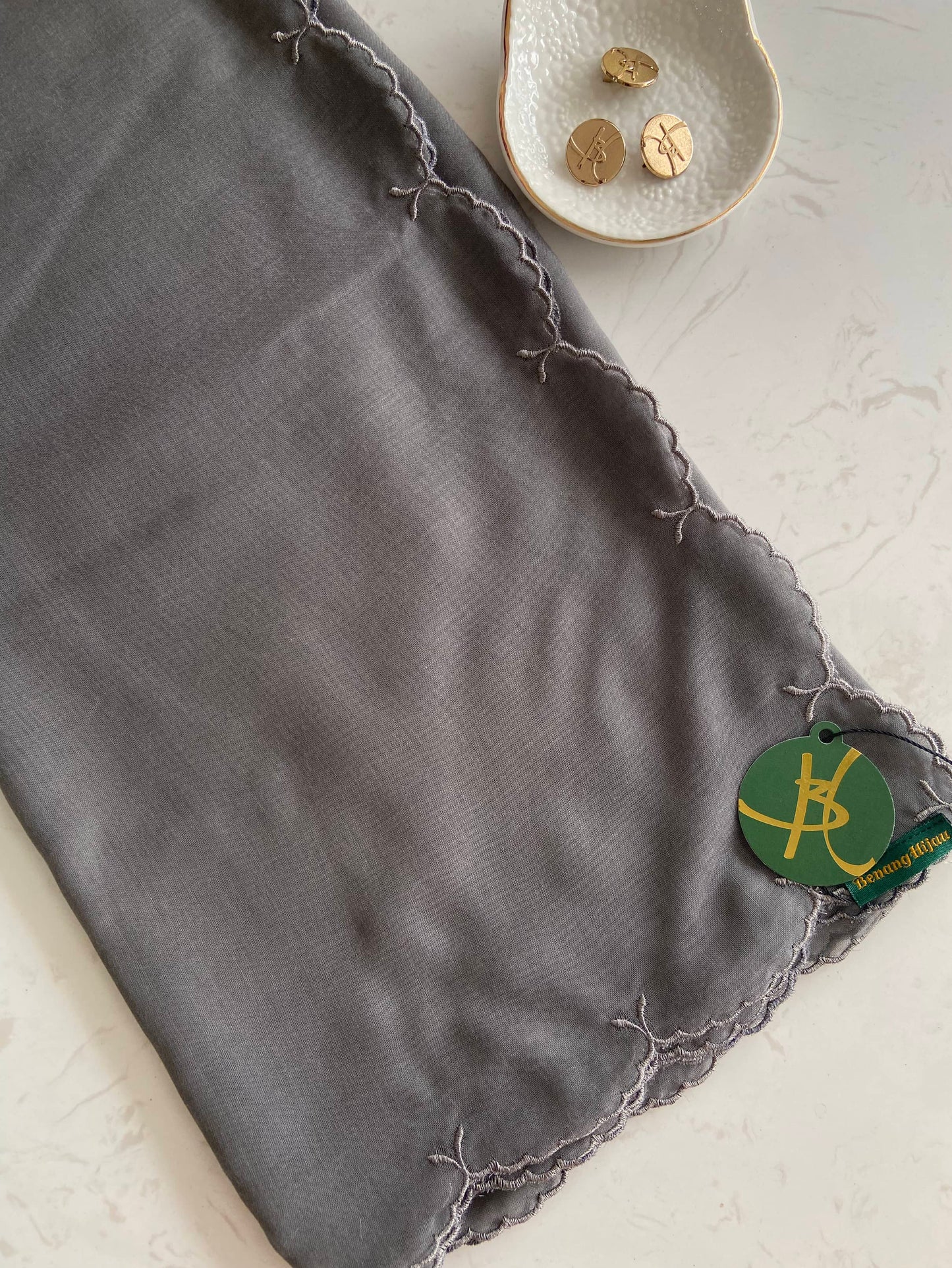 23 Bawal Sulam Kesuma - Neutral Grey
